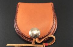 丸型小銭入れ (赤茶) 小銭入れ - MONTE-CARLO 原宿｜goro'sゴローズ